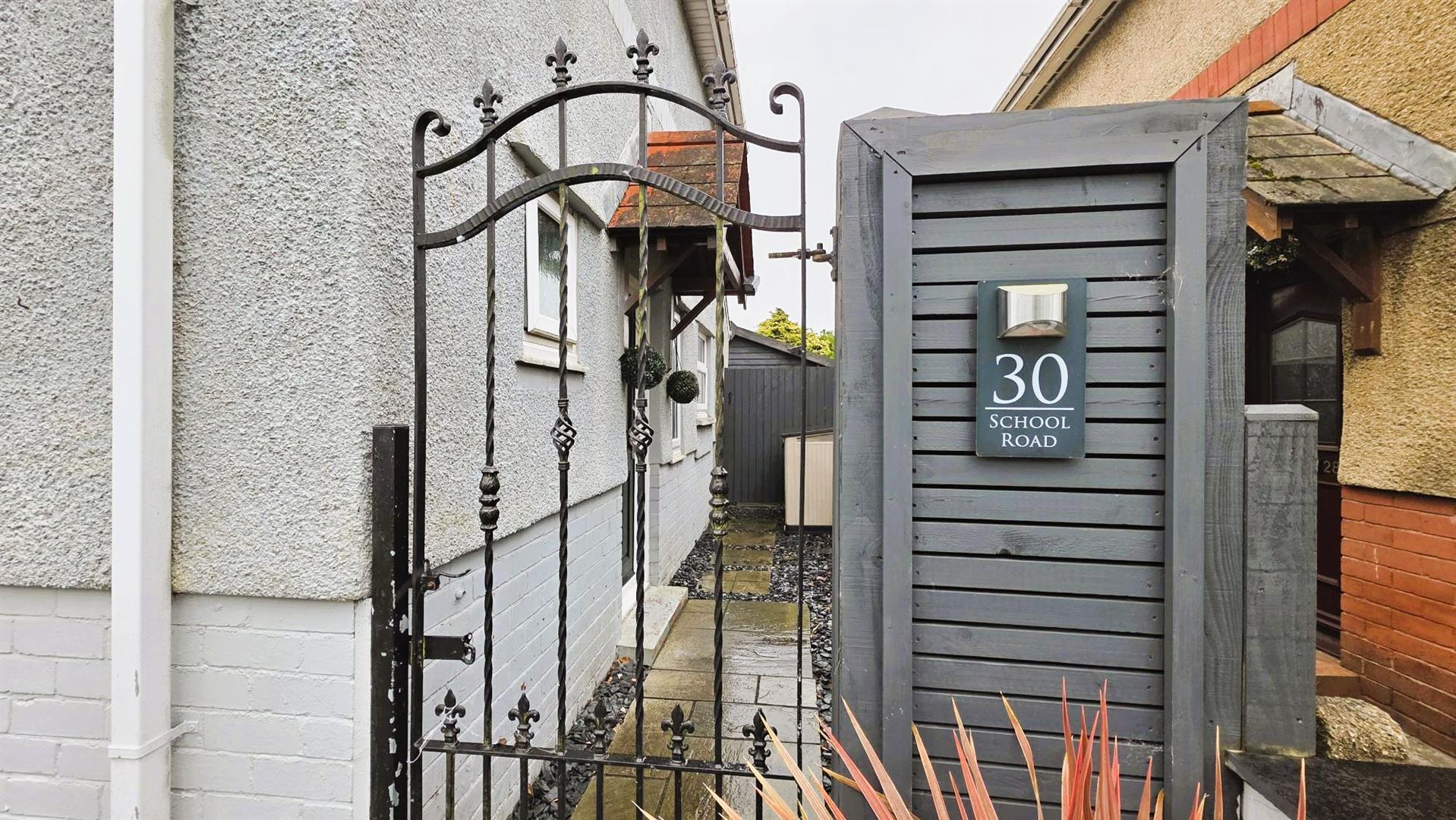 School Road, Llanelli, SA15 2AU